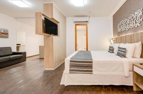 1 queen bed, 1 sofa bed