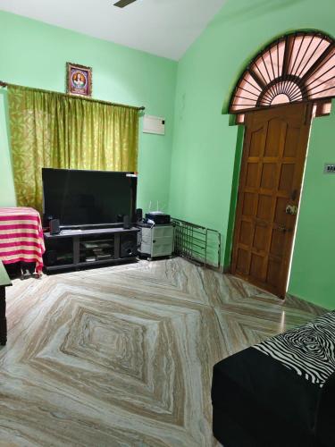 Shared lounge/TV area, Two bedroom Shalom villa in Old Goa