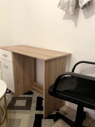 Cozy Furnished Studio near Paris, Quiet & Well-Located in Taverny in Таверни