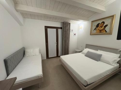 Scossicci Del Sole in Loreto