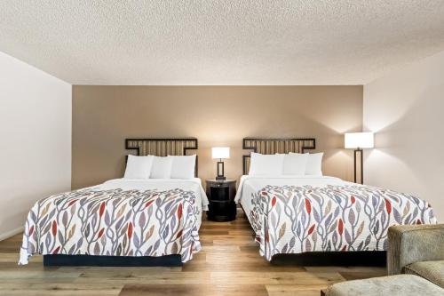 2 queen beds