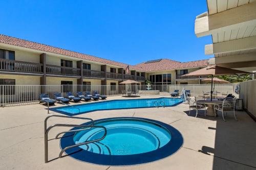Heritage Inn & Suites Ridgecrest-China Lake - 수영장