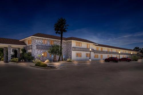 Heritage Inn & Suites Ridgecrest-China Lake - 출입구