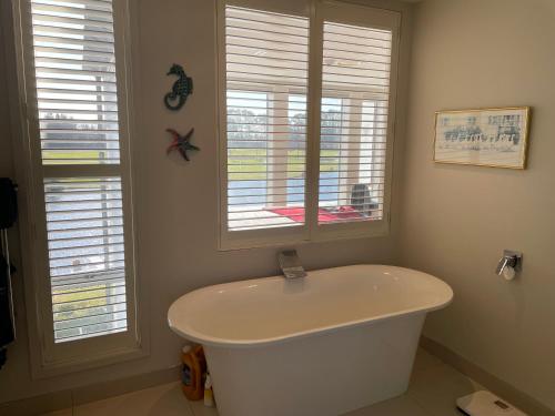 Clearwater Golf Resort - Entire Luxury Home in Northwood