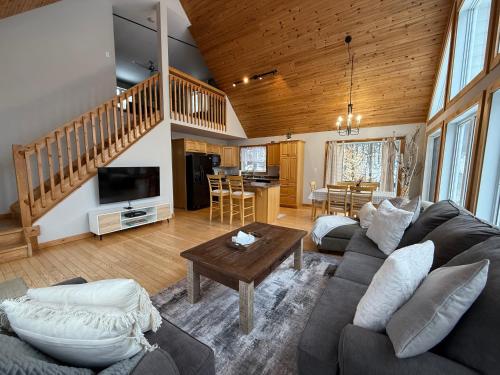 The Beaver Den in Eagle Lake (ON)