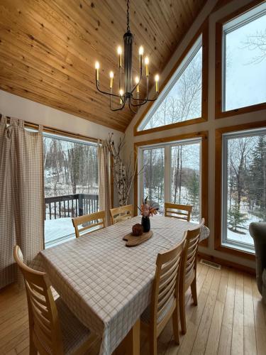 The Beaver Den in Eagle Lake (ON)