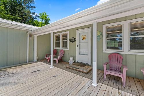 Rustic Lakefront Home with Beach, Sevierville (photo 3)