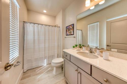 Experience Luxury in Your 11 En-Suites Mansion - image 14