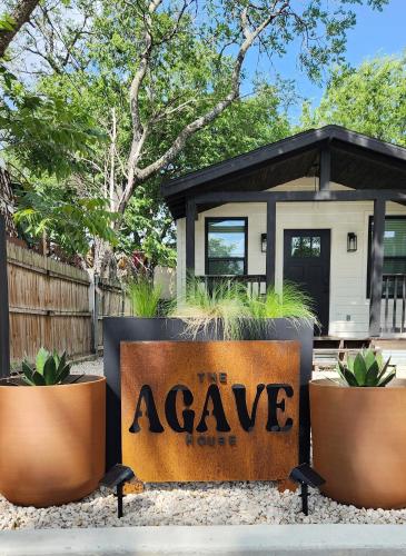 Cozy 1BR Tiny Home near Downtown and NB Rivers
