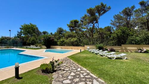 Oceanfront 2 bedrooms apartment with swimming pool & garage in Marinha