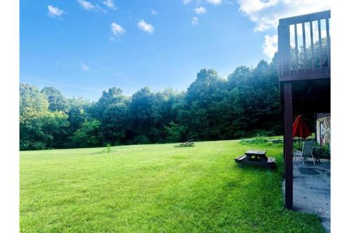 The Enchanted Valley Farm 70 Acre 25 People Stay in Breezewood