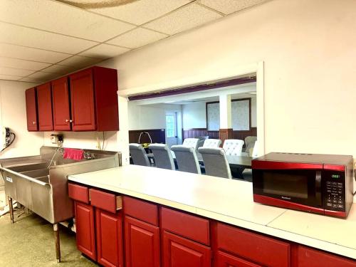 The Enchanted Valley Farm 70 Acre 25 People Stay in Breezewood