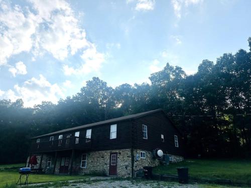 The Enchanted Valley Farm 70 Acre 25 People Stay in Breezewood