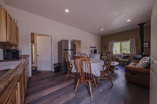 Saddlehorn Ridge Cabin in Glen Lake