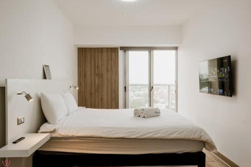 Polished 2BR with Balcony in San Isidro