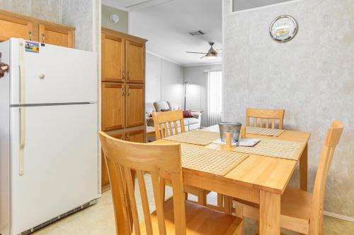 Walk to Scenic Trails Waterfront Okeechobee Oasis in 奧基喬比