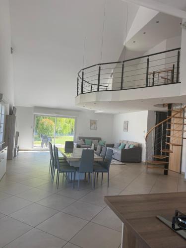 Maison familiale gîte à louer Autry