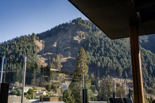 Cecil Peak View Apartment - image 3