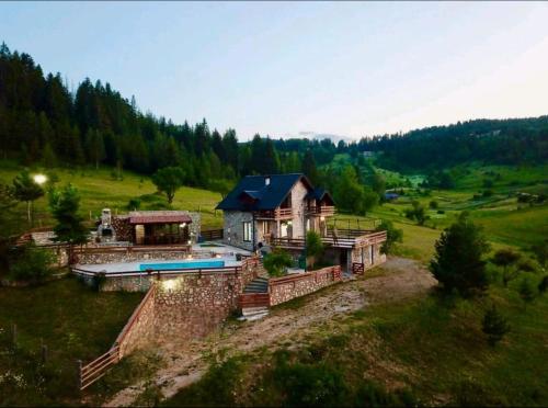 Villa e Zanës, Boge