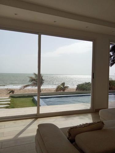 Villa moderne les pieds dans l'eau in Nianing