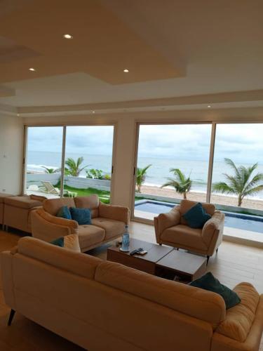 Villa moderne les pieds dans l'eau in Nianing
