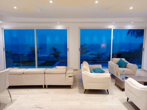 Villa moderne les pieds dans l'eau in Nianing