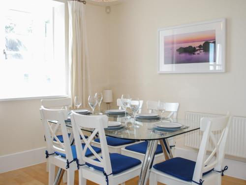 6 Combehaven - main image
