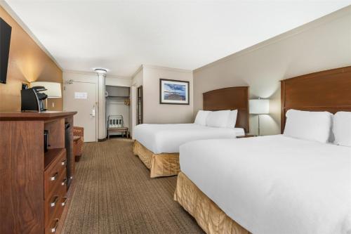 2 queen beds
