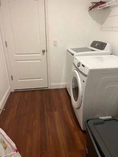 Cozy LeHigh Extended Stay near Florida Repertory Színház