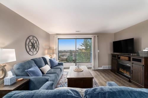 Beautiful Lake View Golf Course Condo in Traverse City, USA