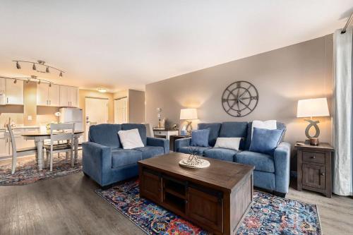 Beautiful Lake View Golf Course Condo in Traverse City, USA
