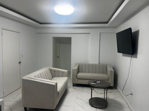 Tanki flip Property 2 – khách sạn tại Ponton