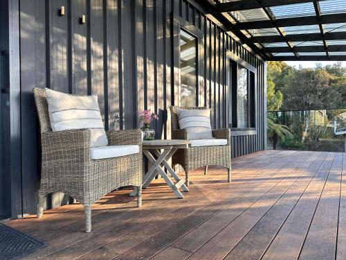 Beaks and Feathers Boutique Accommodation on Stewart Island in Isla Stewart