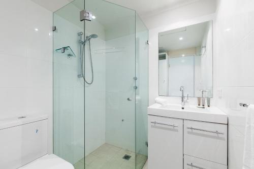Studio in Elizabeth Bay with City Views - image 2