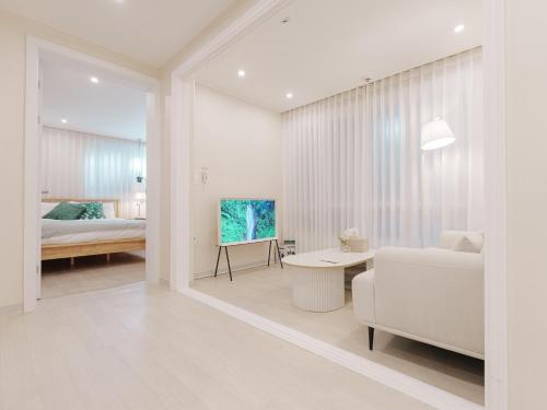 Mint House Hapjeong, Seoul