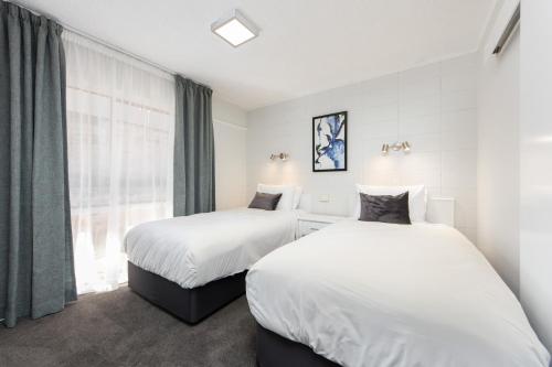 Two-Bedroom Apartment (Sleeps 5) image 2