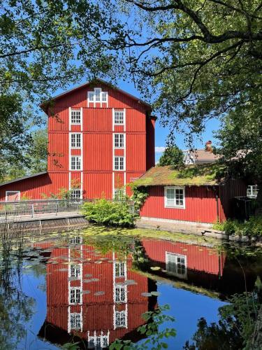 Solhuset intill ån (Solhuset intill an) in อลิงก์โซส