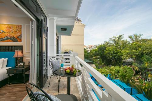 Suite Double/Twin With Balcony and Pool View image 10