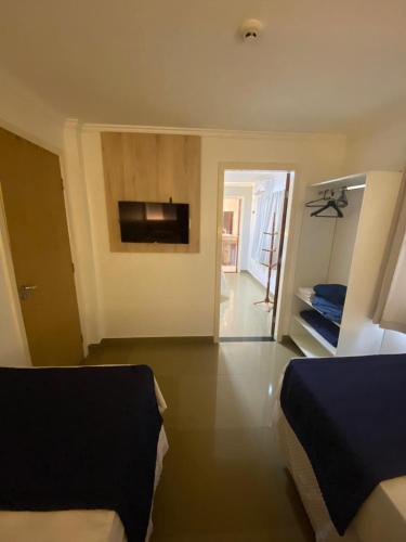 1 double bed, 2 twin beds