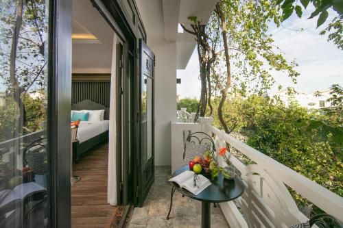 Premium Double with Balcony and City View image 10