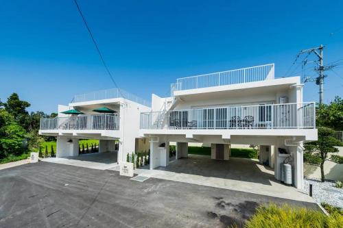 Four Season Resort Kouri Island