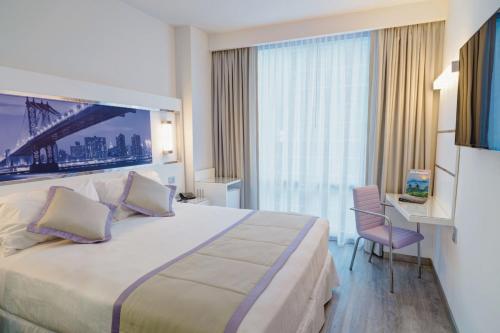 Deluxe Queen Room