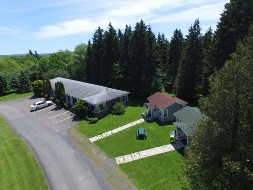 The Lionstone Inn Motel and Cottages