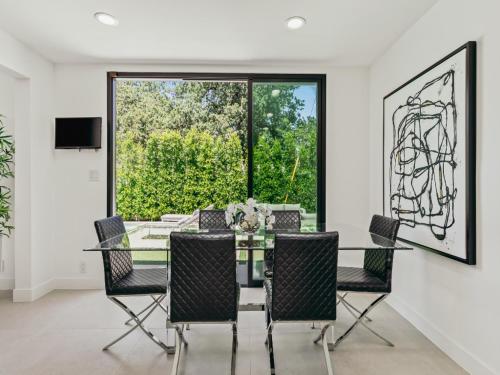 Facilities, Casa Leona in Encino