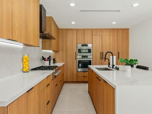 Facilities, Casa Leona in Encino