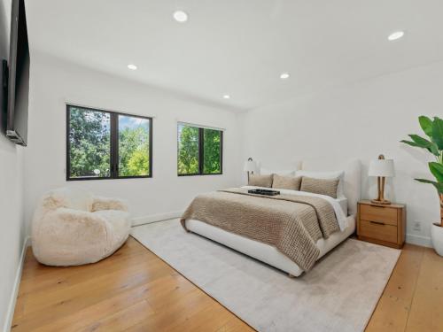 Facilities, Casa Leona in Encino