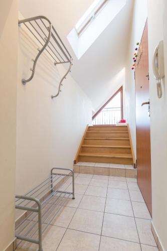 Studio Apartment - No Parking image 3