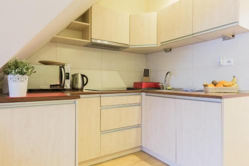 Studio Apartment - No Parking image 4