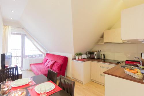 Studio Apartment - No Parking image 7