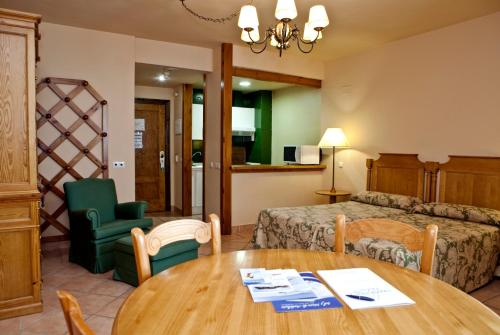 Studio (2 Adults)